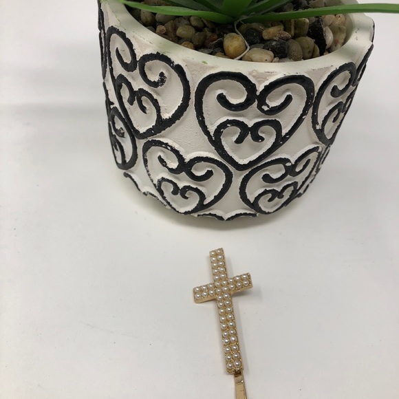 Fashion Accessory - Picture 2 of 5